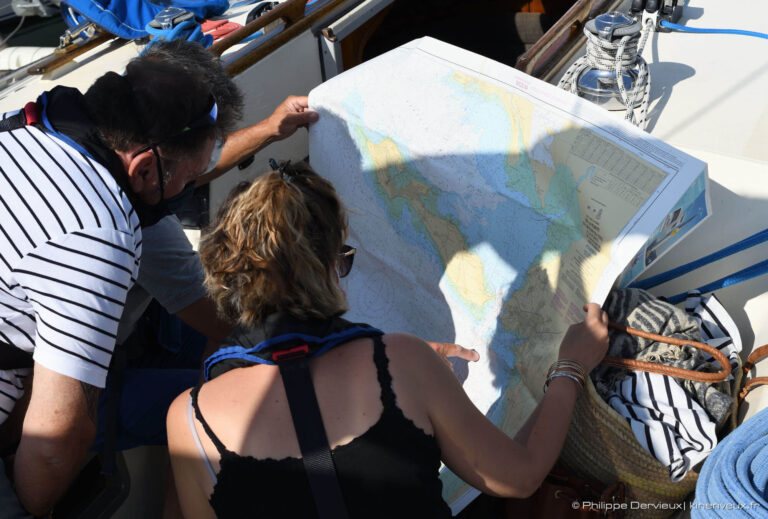 Lire la suite à propos de l’article Pourquoi choisir un voilier pour votre sortie bateau à La Rochelle ?