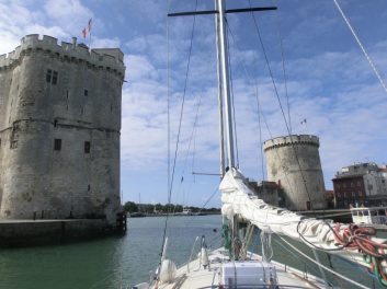 Voilier Kelone sortie du port de La Rochelle